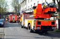 Einsatz BF Koeln Kran beruehrt Oberleitung DB Koeln Gremberg Taunusstr P004